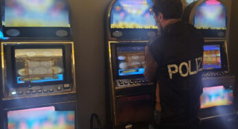 Questura di Catania: controlli amministrativi e sequestro di apparecchi da gioco illegali in zona Sanzio