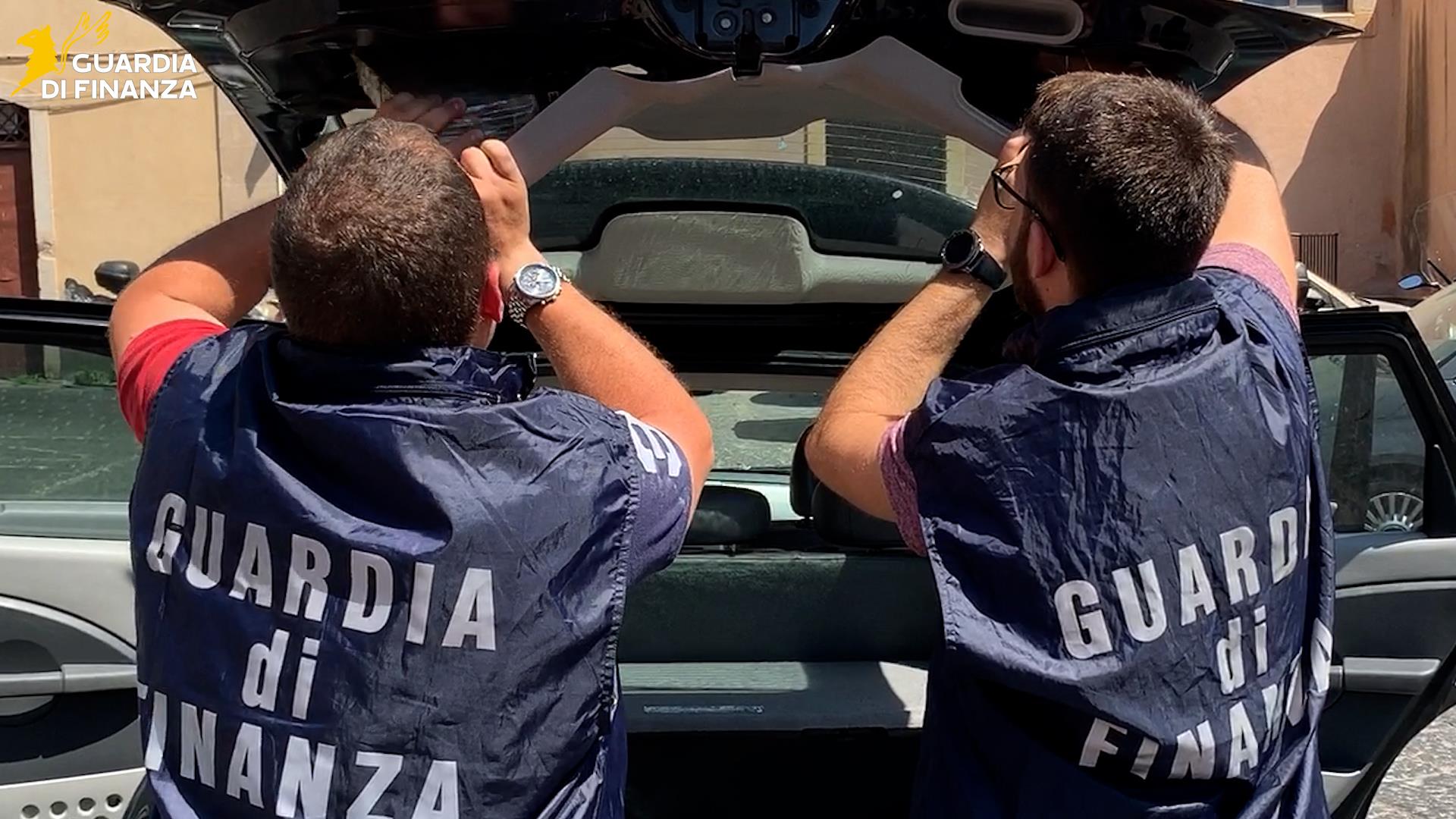 «Cocaina nascosta nel bagagliaio e in casa»: sequestro da 200mila euro, un arresto