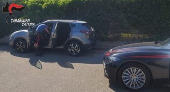 Acireale: fugge all’alt dei Carabinieri e lancia droga dal finestrino, arrestato un 19enne
