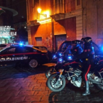 Entra nell’appartamento e aggredisce una 29enne: preso pochi minuti dopo nel quartiere Cibali