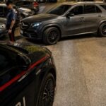 Tenta la fuga in auto nel centro di Catania: bloccato dai Carabinieri con dosi di cocaina e marijuana