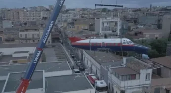 Un vero jet nel centro storico: Catania ha il primo aereo-scuola d’Italia