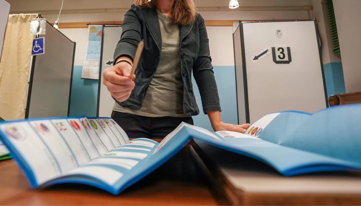 La Camera avvia le votazioni sulla riforma elettorale tra scontri e rinvii