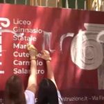 L’ultimo giorno di scuola, la vernice, le uova. Il dibattito che dimentica tutto il resto