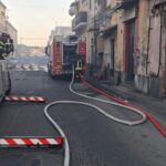 Vasto incendio di sterpaglie nel pomeriggio a Catania
