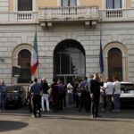 Rivolta a Piazza Lanza, cinque agenti feriti. Fuori dal carcere il grido dei familiari
