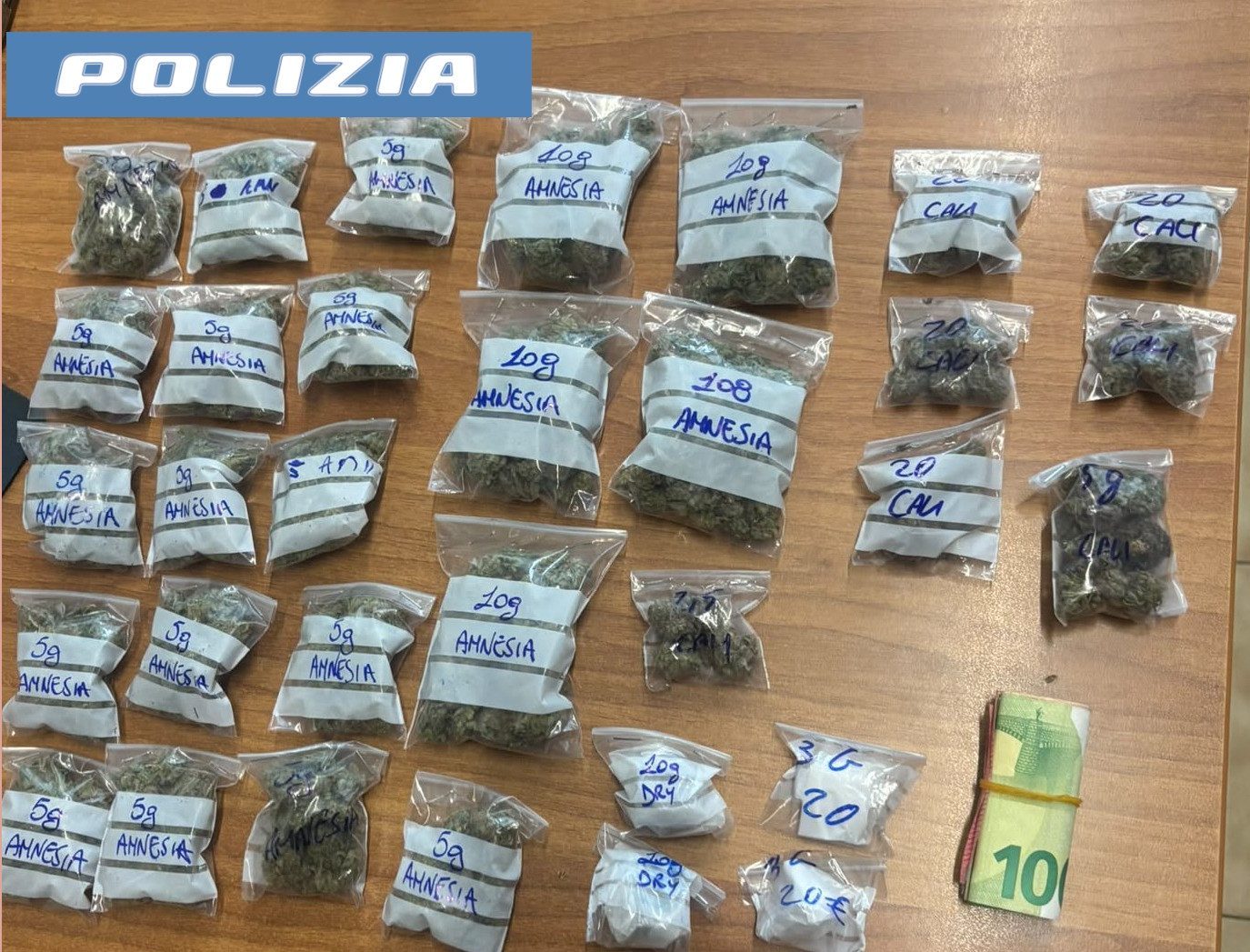 Catania, 15enne arrestato per spaccio con droga nel marsupio