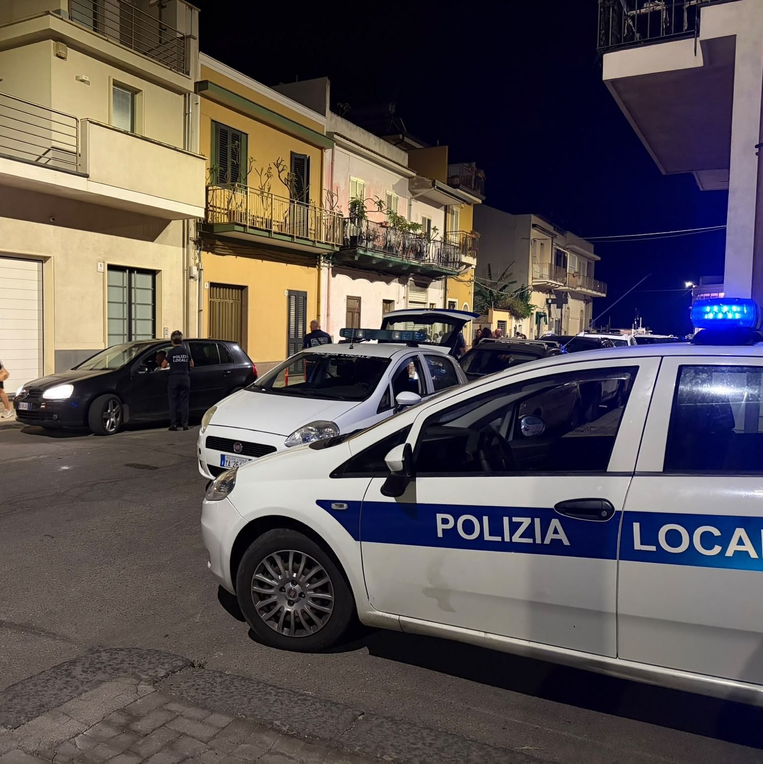 Torre Archirafi, accelera per sfuggire all’alt: inseguimento notturno e 7.500 euro di multa