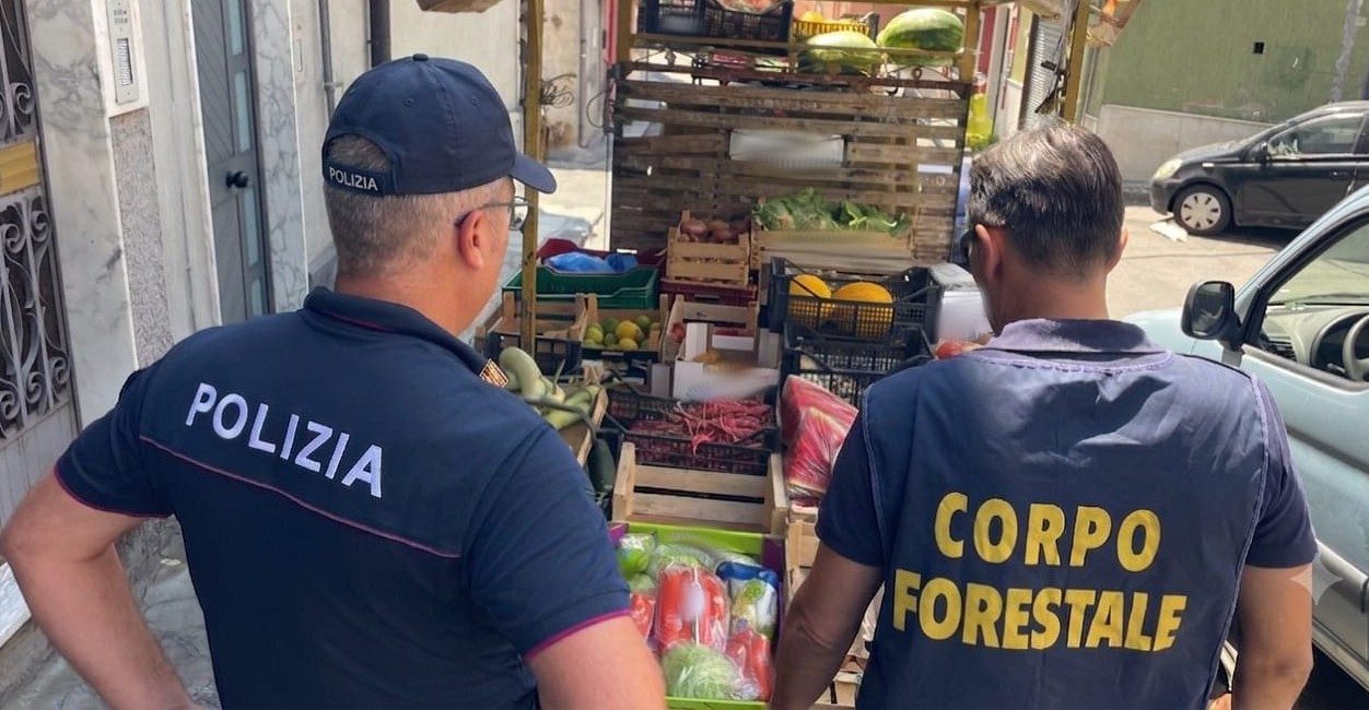 Abusivismo commerciale Adrano: sequestri e 12.000 euro di sanzioni