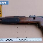 Blitz Librino polizia: carabina e droga sequestrati