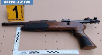 Blitz Librino polizia: carabina e droga sequestrati
