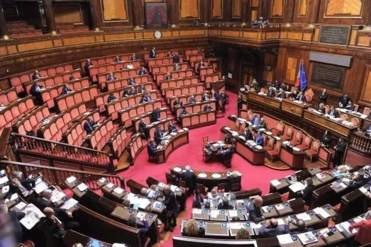 Caso Delmastro immunità parlamentare, il nodo articolo 68