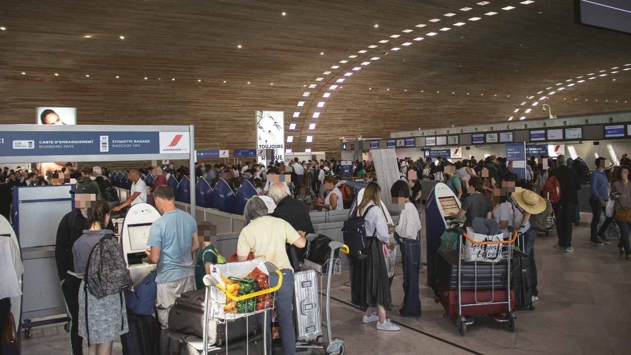 Cenere vulcanica blocca Catania: 630 voli dirottati, un terzo cancellati