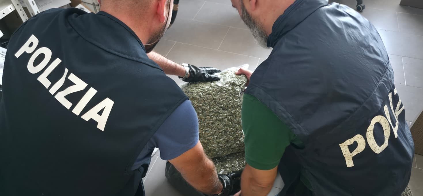 Droga Caltagirone arresto: quasi 4 kg in un garage