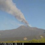 Etna colata lavica attiva: nube a 6000 metri