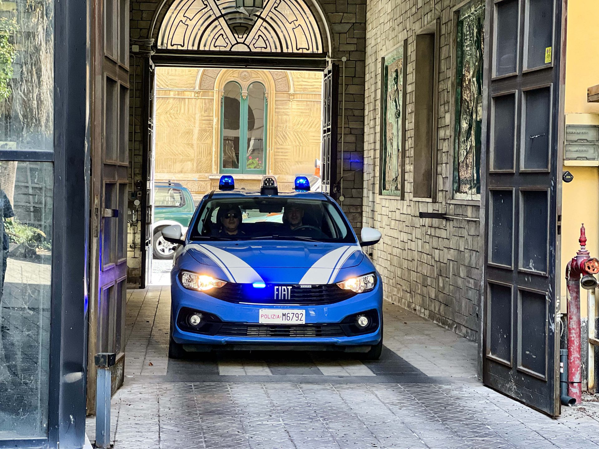 Furto bar tabaccheria Acireale: obbligo di dimora per 32enne