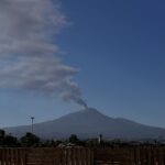 Giornalistico L’Etna paralizza Fontanarossa: treni e bus speciali per i passeggeri bloccati