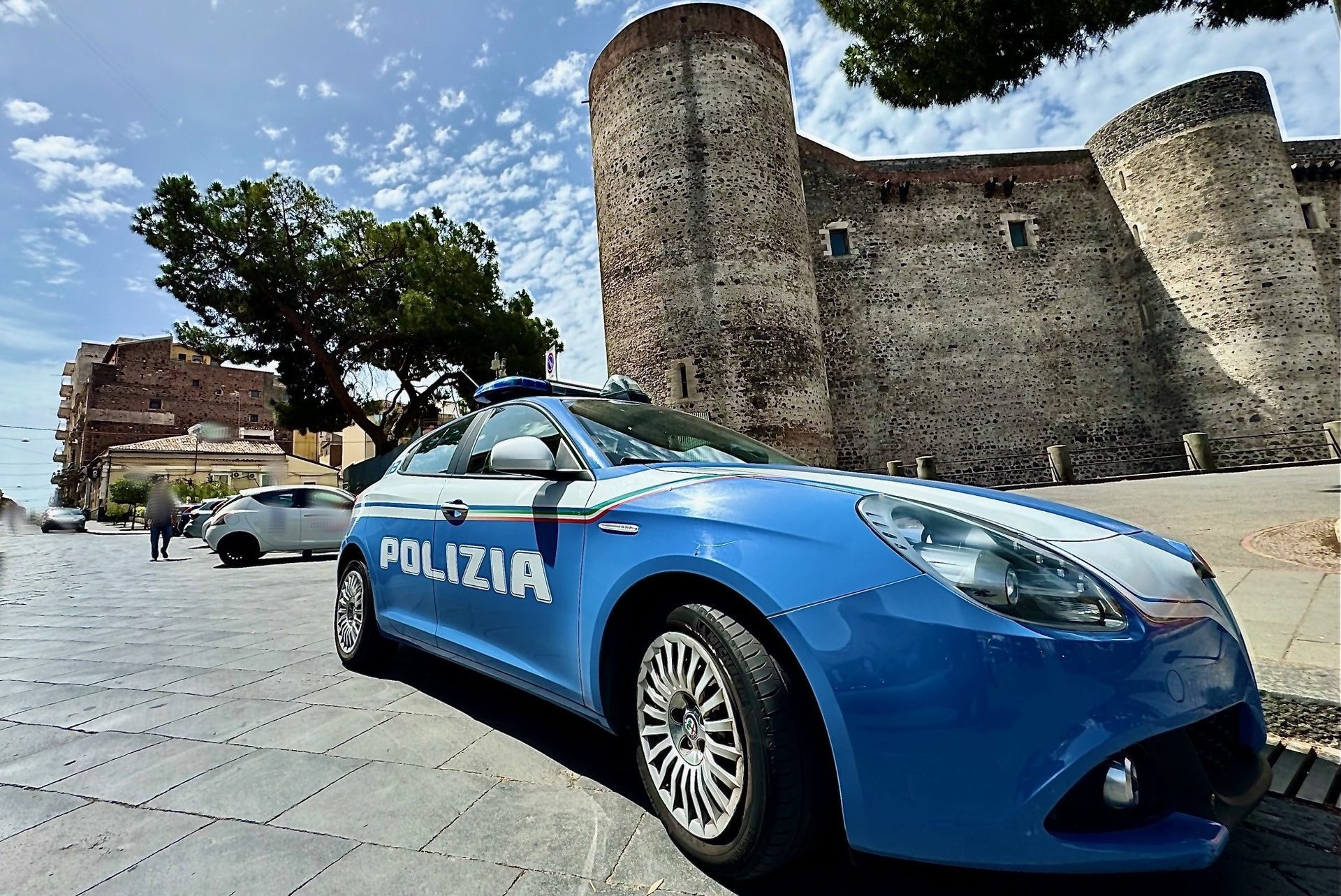 Resistenza polizia piazza Federico II: denunciato