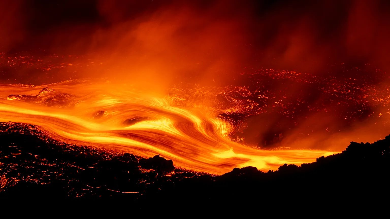 Tremore vulcanico Etna su valori alti: allerta F1