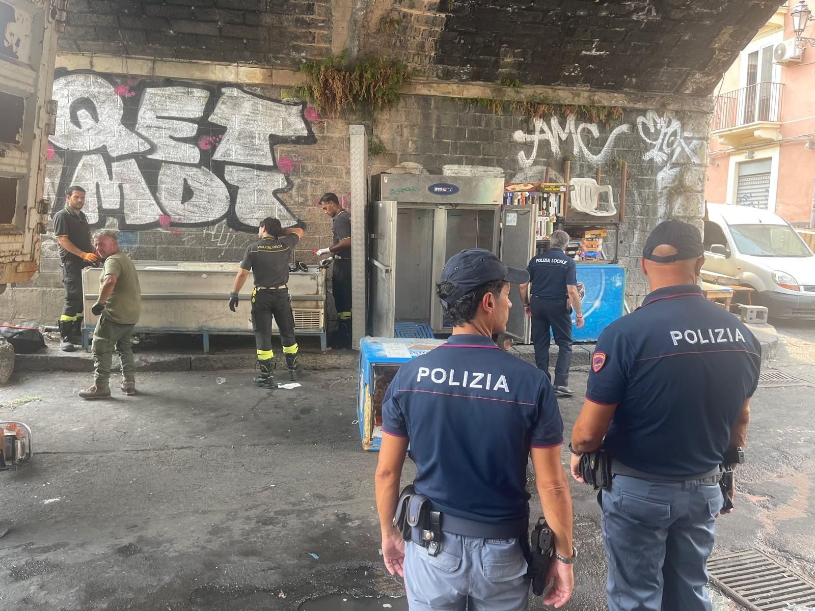 Antidegrado Pescheria Catania: via 10 frigoriferi in un blitz