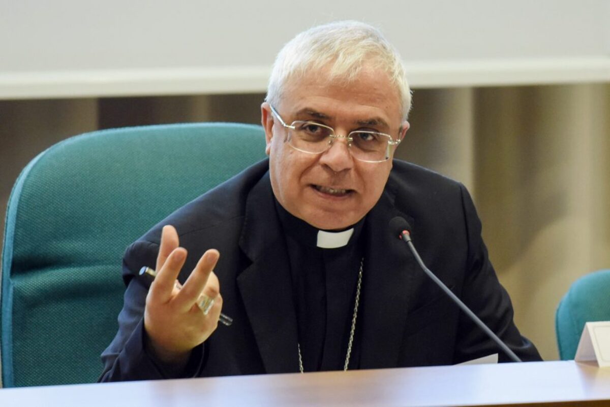 Chi inquina paga: l’arcivescovo di Catania Renna su clima