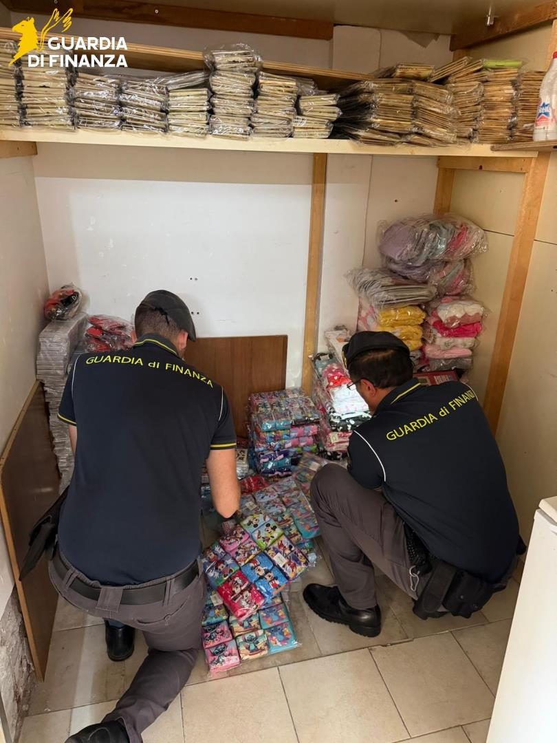 Sequestro contraffazione Misterbianco, 6.700 articoli falsi